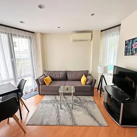 Beachside Bliss By Mery -balchik Apartment *